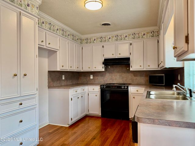 604 E Biscayne Cove, Clinton, MS 39056