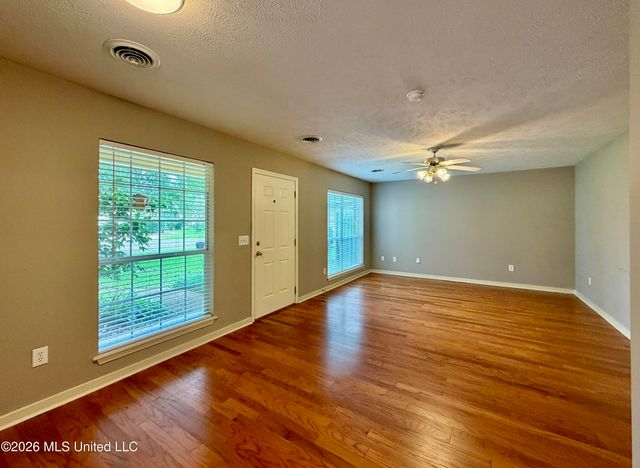 604 E Biscayne Cove, Clinton, MS 39056