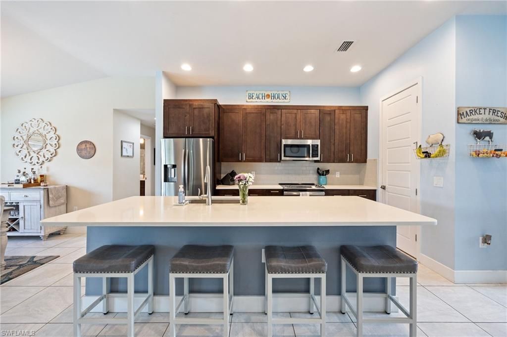 Image 11 of property listing at 2737 SW 25th ST, Cape Coral, FL 33914