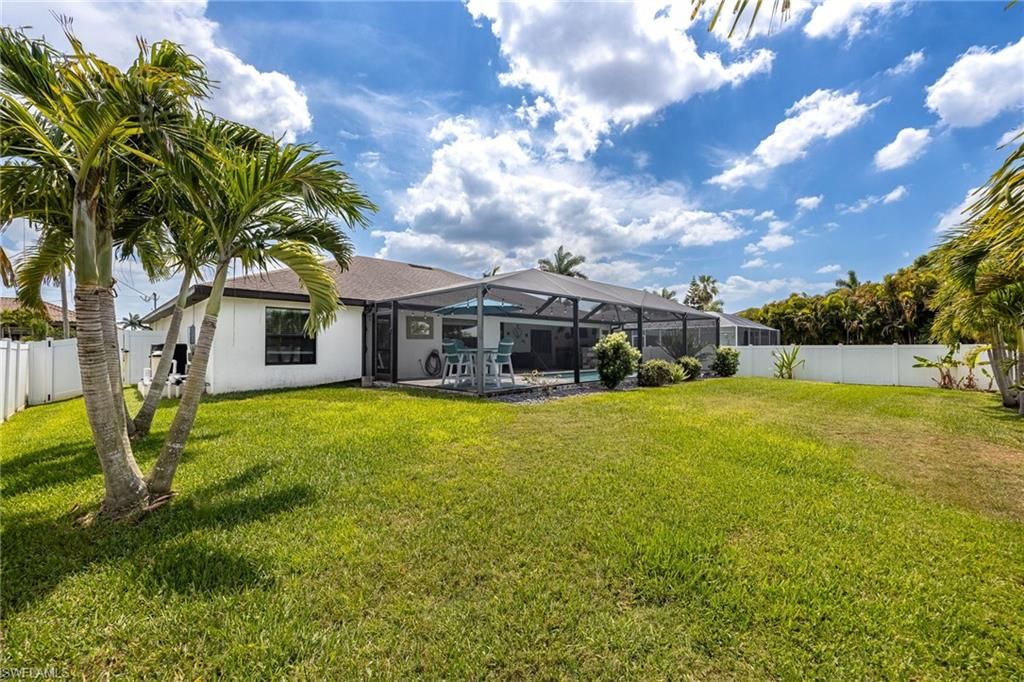 Image 37 of property listing at 2737 SW 25th ST, Cape Coral, FL 33914