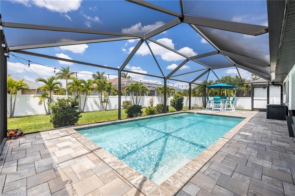 Image 4 of property listing at 2737 SW 25th ST, Cape Coral, FL 33914
