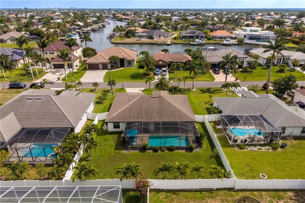 Image 39 of property listing at 2737 SW 25th ST, Cape Coral, FL 33914