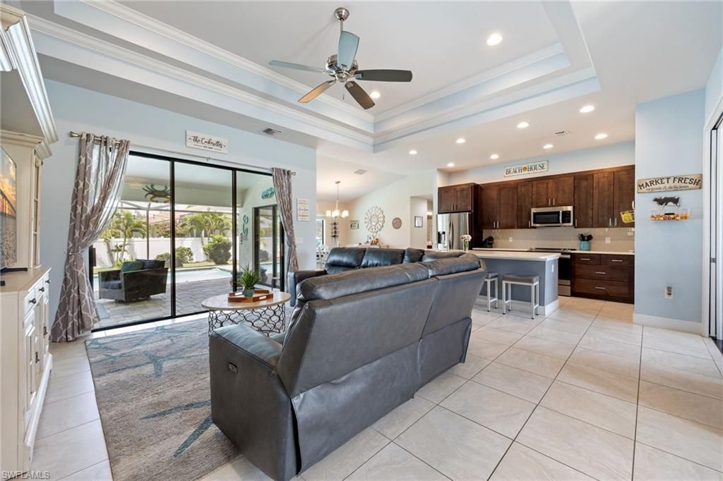 Image 7 of property listing at 2737 SW 25th ST, Cape Coral, FL 33914