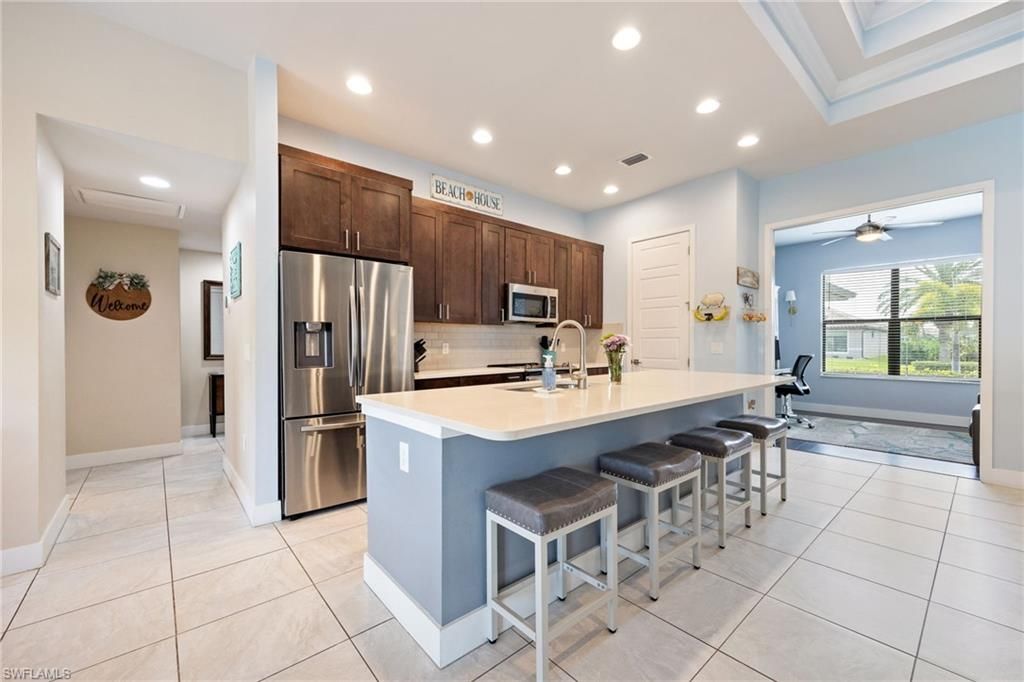 Image 9 of property listing at 2737 SW 25th ST, Cape Coral, FL 33914