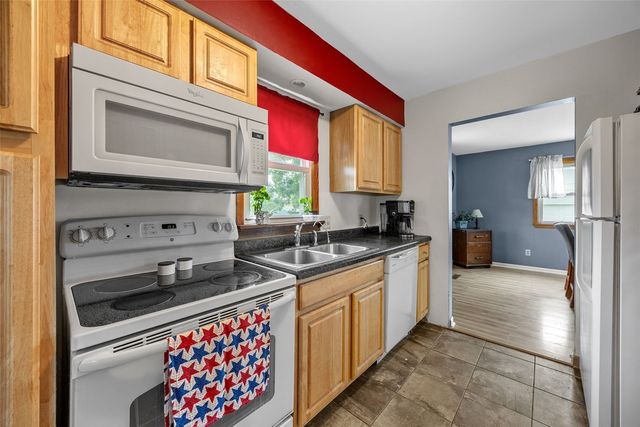 109 Marion Court, Hiawatha, IA 52233