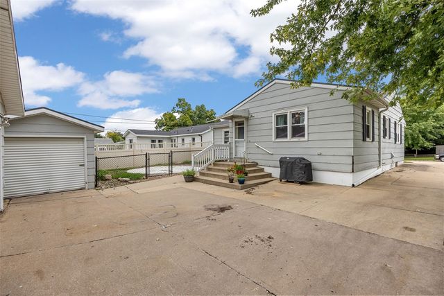 109 Marion Court, Hiawatha, IA 52233