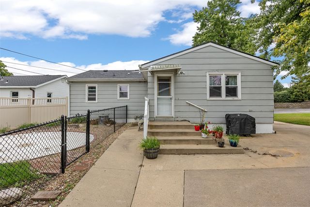 109 Marion Court, Hiawatha, IA 52233