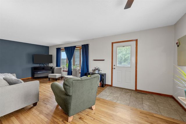 109 Marion Court, Hiawatha, IA 52233