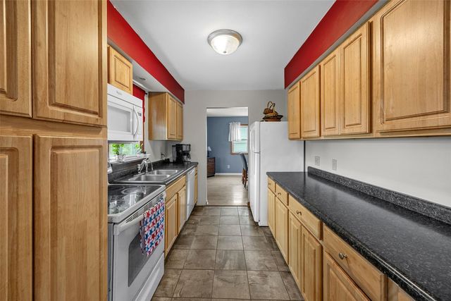 109 Marion Court, Hiawatha, IA 52233