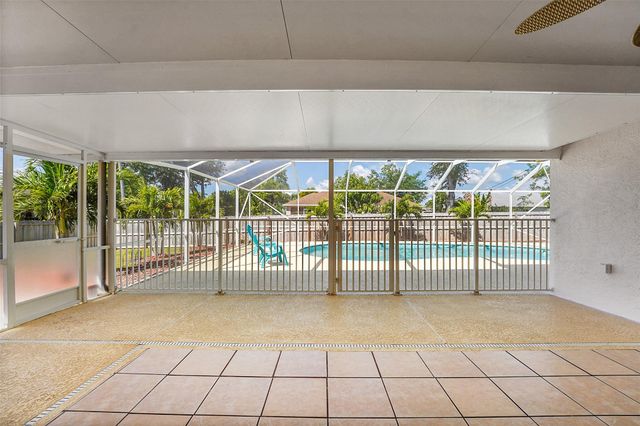 1598 SW Curry St, Port St Lucie, FL 34983