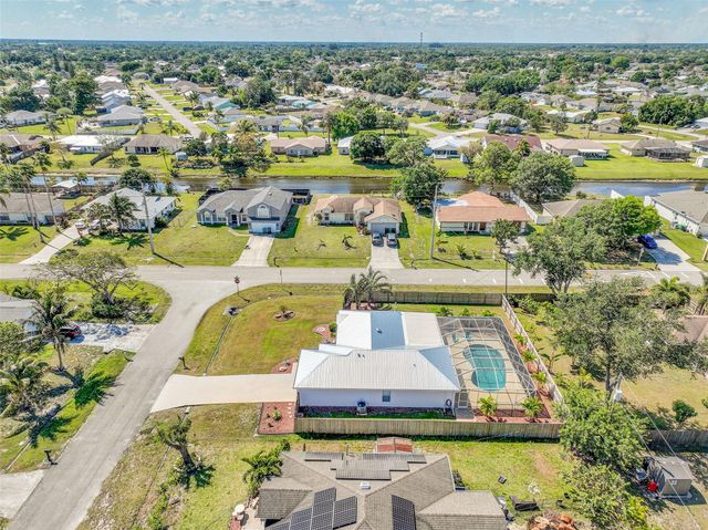 1598 SW Curry St, Port St Lucie, FL 34983