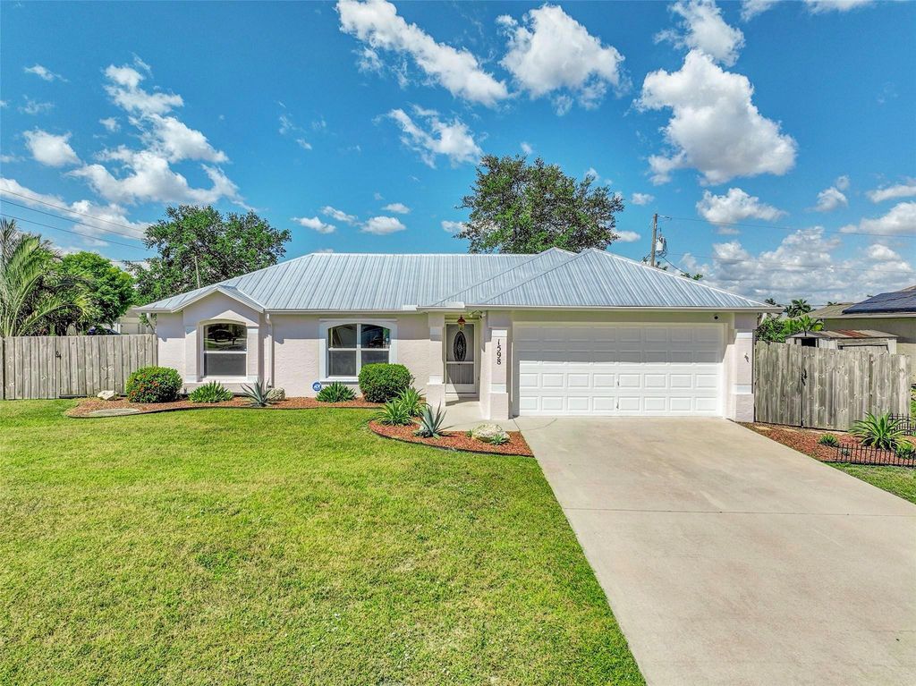 1598 SW Curry St, Port St Lucie, FL 34983