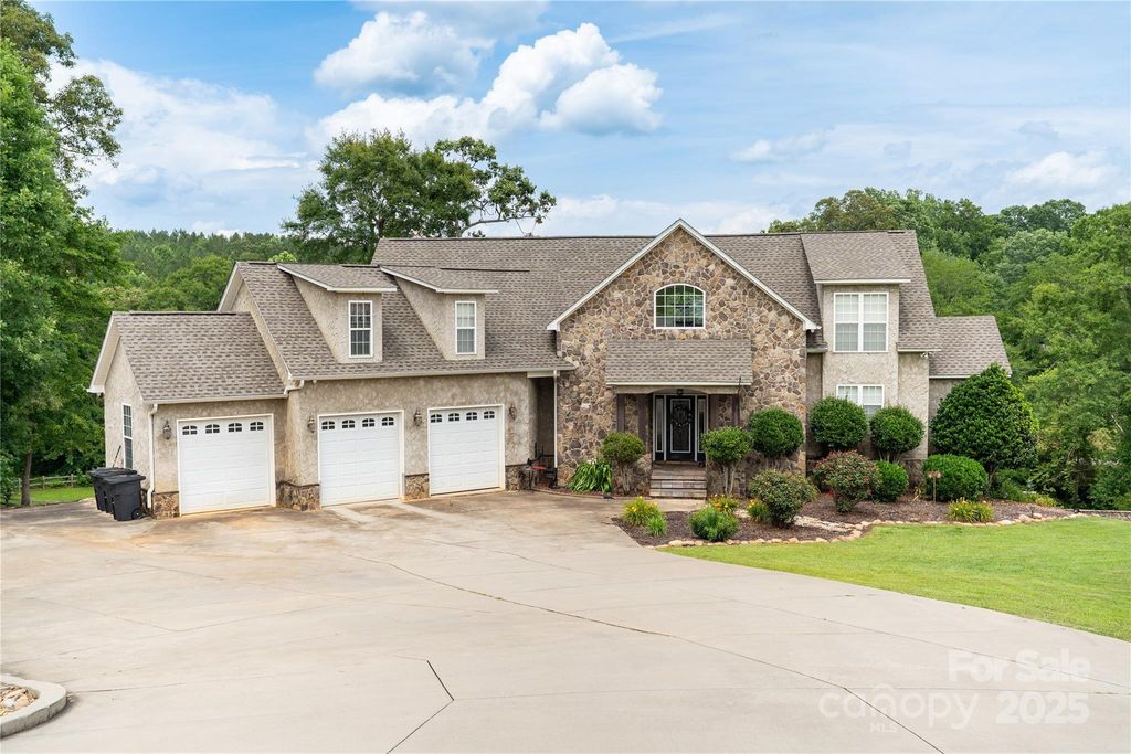 2650 Rainbow Lake Road, Inman, SC 29349