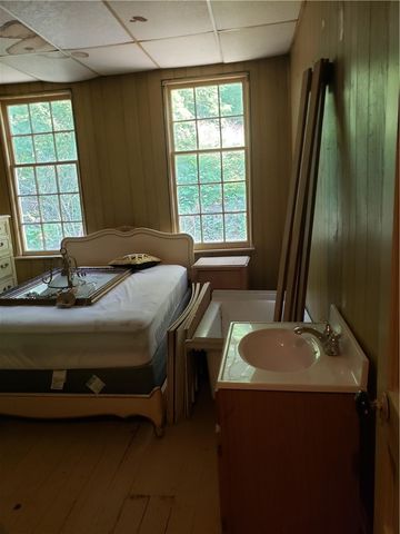 1318 Halsey Pl, Marshall Shadeland, PA 15212