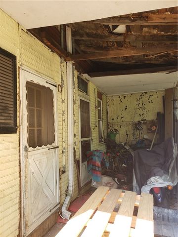 1318 Halsey Pl, Marshall Shadeland, PA 15212