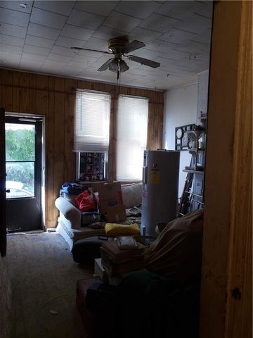 1318 Halsey Pl, Marshall Shadeland, PA 15212