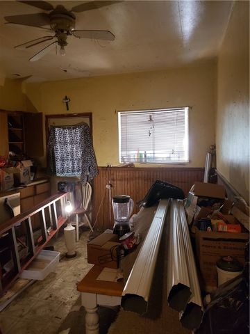 1318 Halsey Pl, Marshall Shadeland, PA 15212