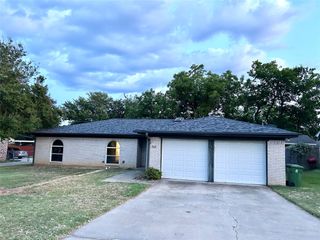 745 Toni Drive, Hurst, TX 76054