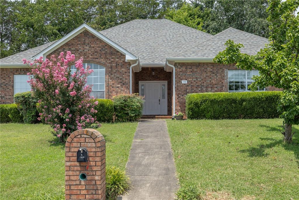 1781 N Misty Lane, Fayetteville, AR 72701