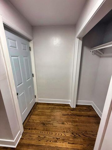 7718 S Jeffery Boulevard GN, Chicago, IL 60649