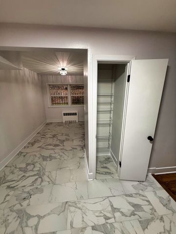 7718 S Jeffery Boulevard GN, Chicago, IL 60649