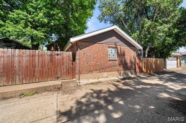 4322 Holly Hills Boulevard, St Louis, MO 63116
