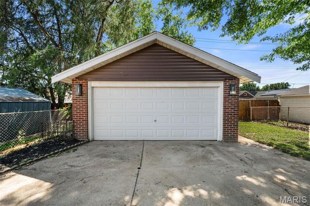 4322 Holly Hills Boulevard, St Louis, MO 63116