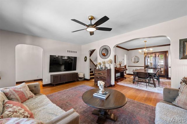 4322 Holly Hills Boulevard, St Louis, MO 63116
