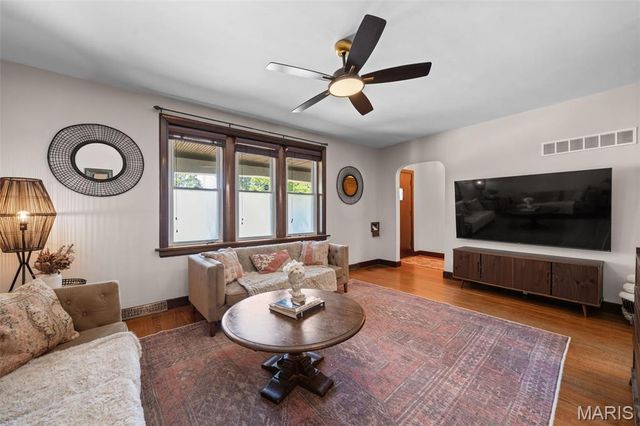 4322 Holly Hills Boulevard, St Louis, MO 63116