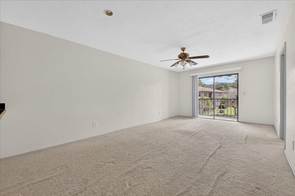 Image 10 of property listing at 2925 Dove Haven Court H, Charleston, SC 29414