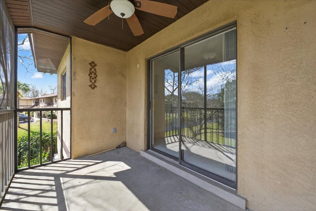 Image 12 of property listing at 2925 Dove Haven Court H, Charleston, SC 29414