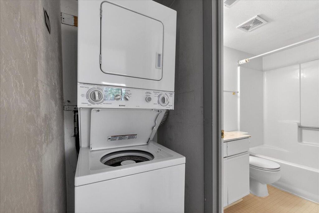 Image 16 of property listing at 2925 Dove Haven Court H, Charleston, SC 29414