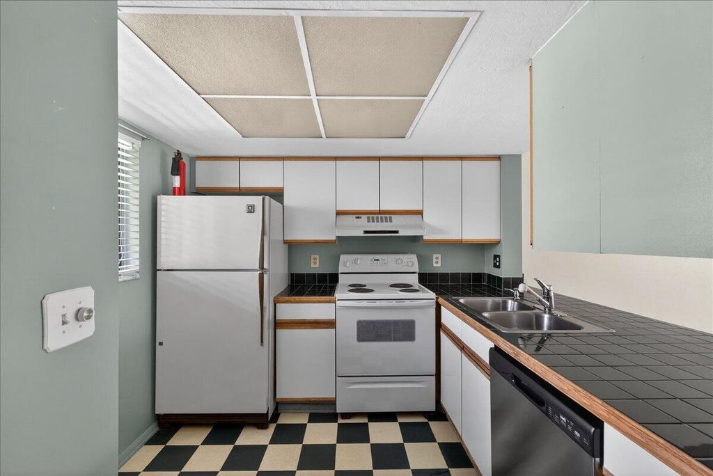 Image 5 of property listing at 2925 Dove Haven Court H, Charleston, SC 29414