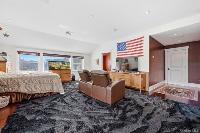 14 Stonewall Court, Warwick, NY 10990