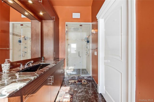 14 Stonewall Court, Warwick, NY 10990