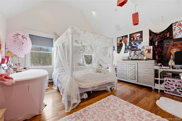 14 Stonewall Court, Warwick, NY 10990