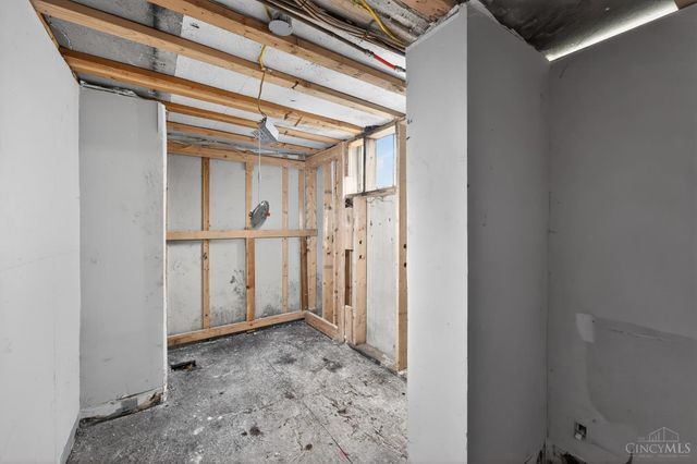 1818 Lawn Avenue, Cincinnati, OH 45237