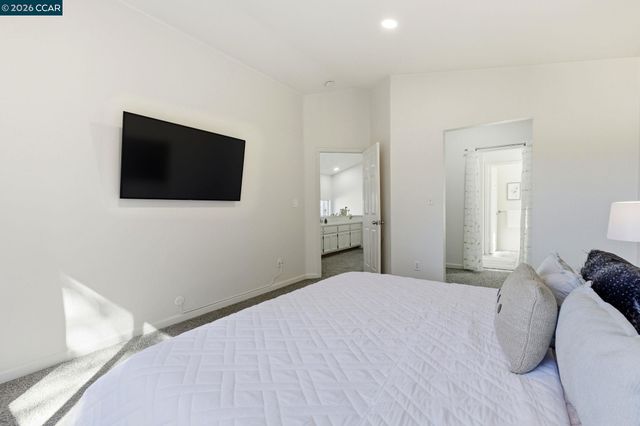 2875 Parkway Dr, Martinez, CA 94553