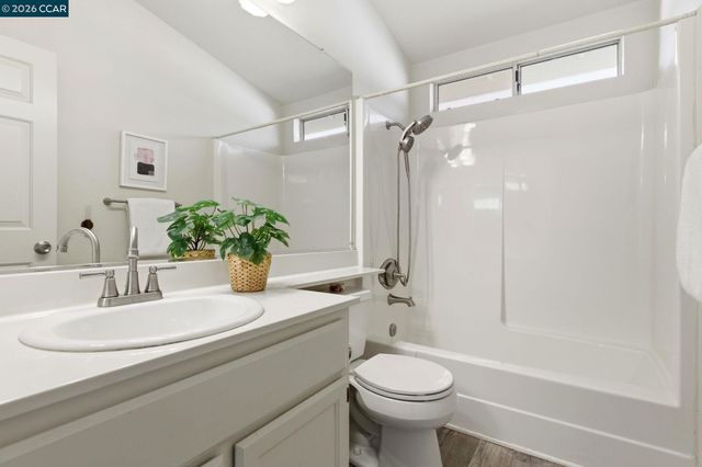 2875 Parkway Dr, Martinez, CA 94553