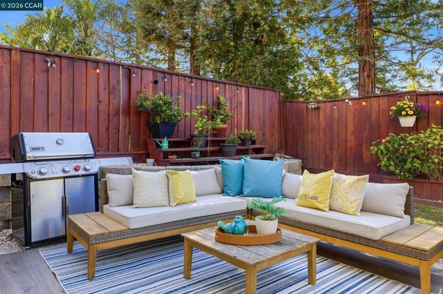 2875 Parkway Dr, Martinez, CA 94553