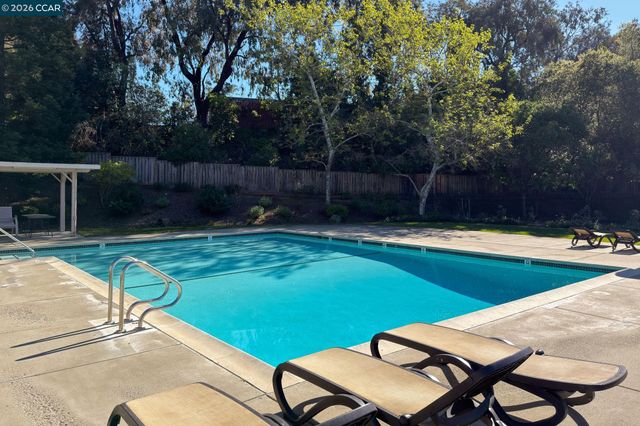 2875 Parkway Dr, Martinez, CA 94553