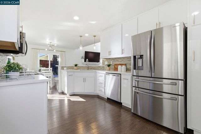 2875 Parkway Dr, Martinez, CA 94553