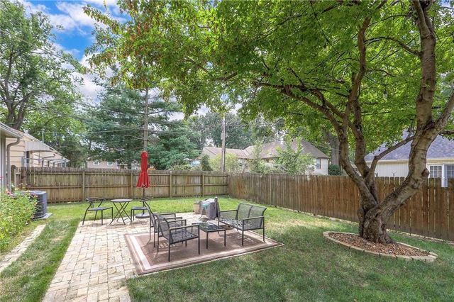 7620 Russell Road, Overland Park, KS 66204