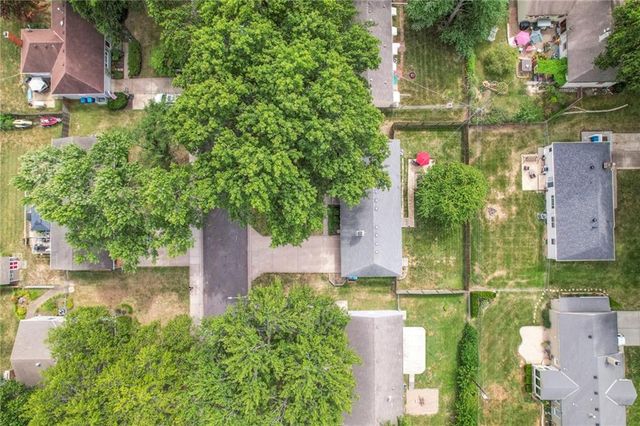 7620 Russell Road, Overland Park, KS 66204