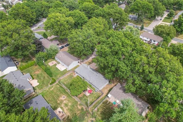 7620 Russell Road, Overland Park, KS 66204