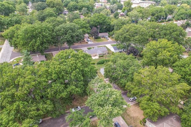 7620 Russell Road, Overland Park, KS 66204