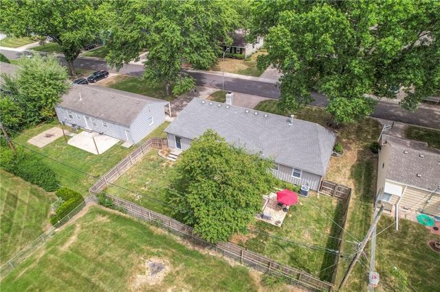 7620 Russell Road, Overland Park, KS 66204