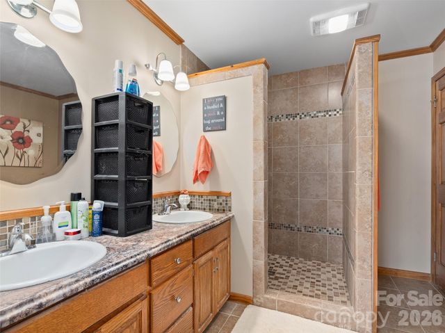 1672 Worley Cove Road, Canton, NC 28716