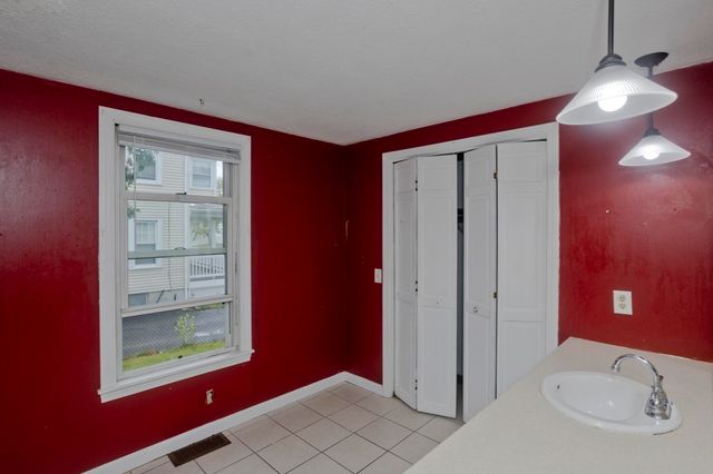 1439 Worcester St, Springfield, MA 01151
