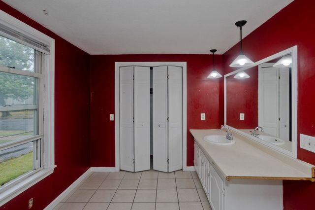 1439 Worcester St, Springfield, MA 01151